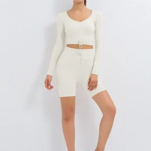 Conjunto desportivo canelado com calções e top